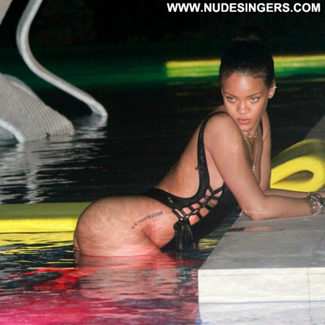 Rihanna Babe Paparazzi Celebrity Hot Beautiful Posing Hot Doll