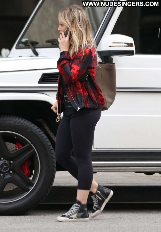 Hilary Duff Beverly Hills Celebrity Paparazzi Beautiful Babe Posing