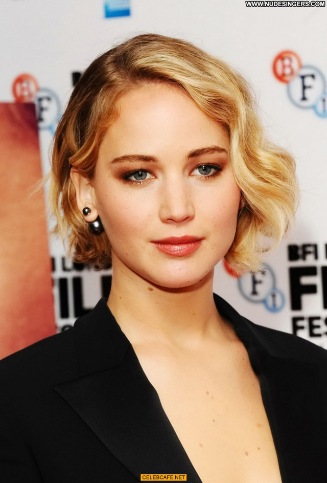 Jennifer Lawrence Beautiful London Posing Hot Celebrity