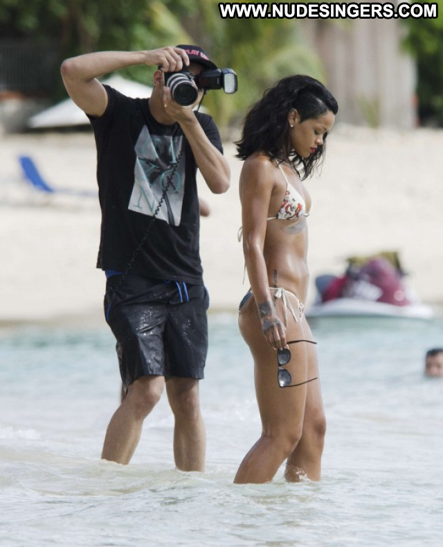 Rihanna Beach Paparazzi Celebrity Barbados Posing Hot Beautiful Bar